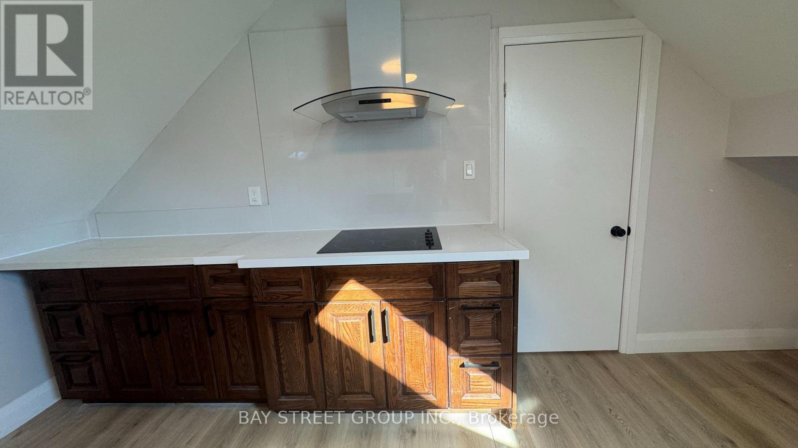UNIT 2 - 5737 STANLEY AVENUE, Niagara Falls (Hospital) — photo 3