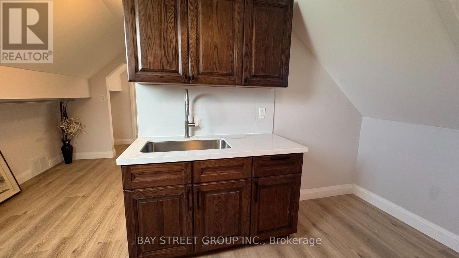 UNIT 2 - 5737 STANLEY AVENUE, Niagara Falls (Hospital) — photo 5