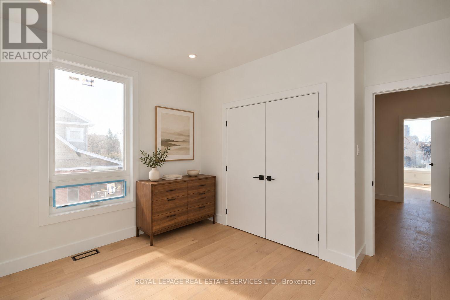 4B HURON AVENUE N - 16