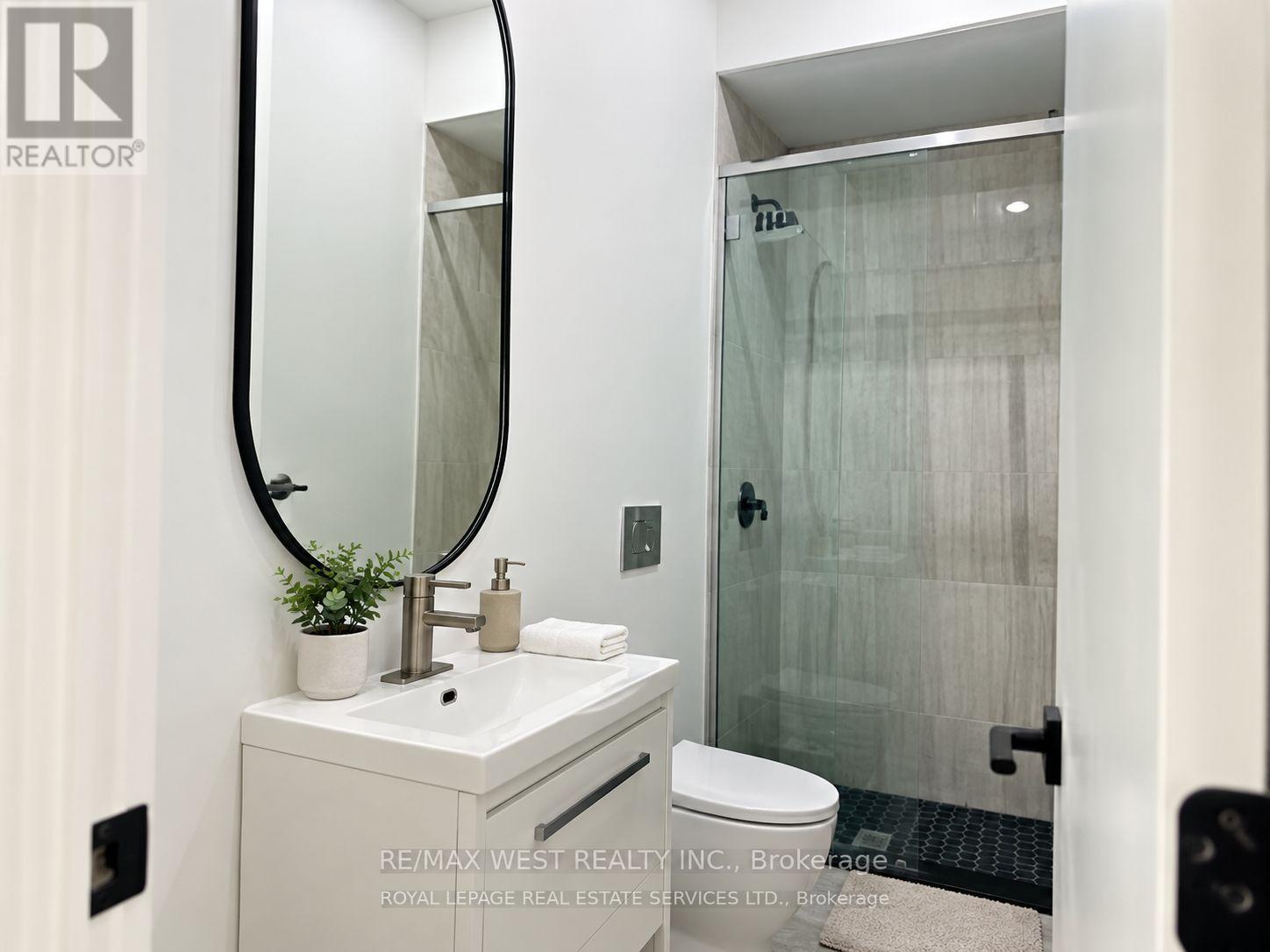 4B HURON AVENUE N - Image 26