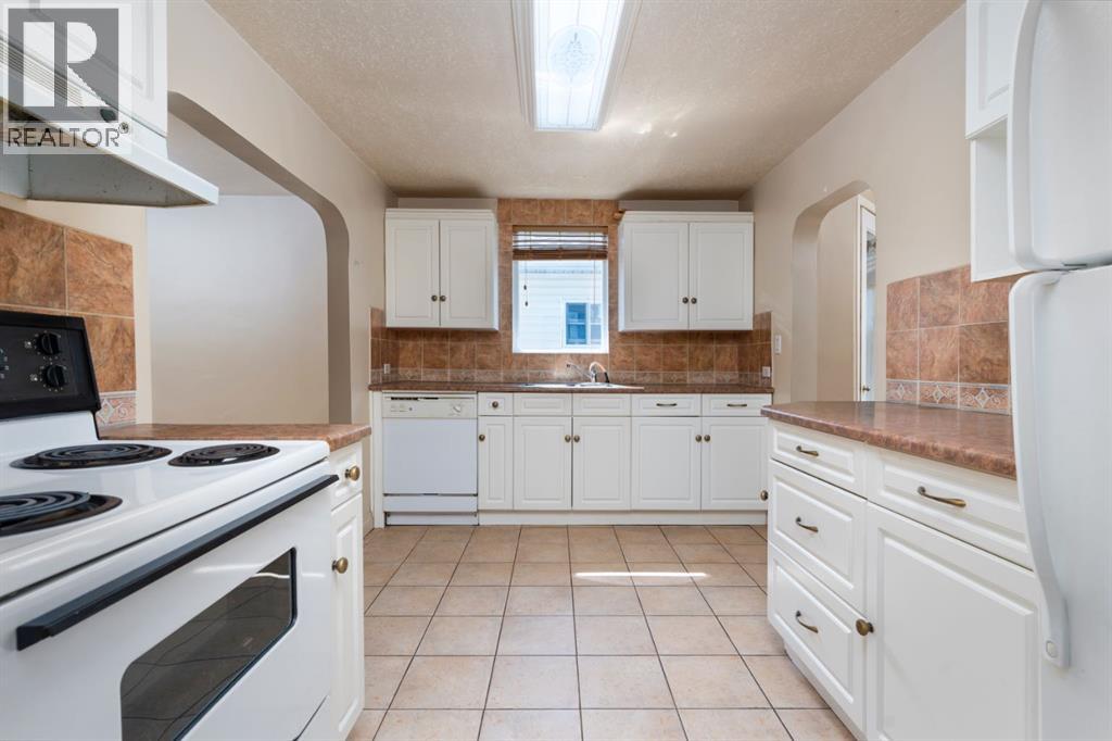 5208 53 Street, Camrose, Alberta, T4V1Z5, Camrose, Alberta — photo 5 of 5