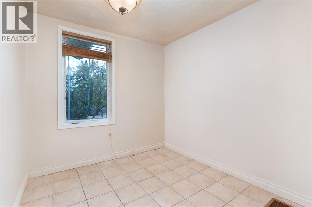 5208 53 Street - 7