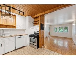 Foyer - 130 30 Avenue Ne, Calgary, AB T2E2C8 Photo 8