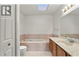 Dining nook - 2200 Gordon Drive Unit# 34, Kelowna, BC V1Y8T7 Photo 6