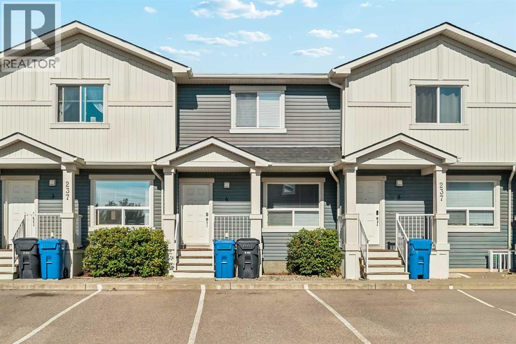#4 237 Silkstone Road W - 1