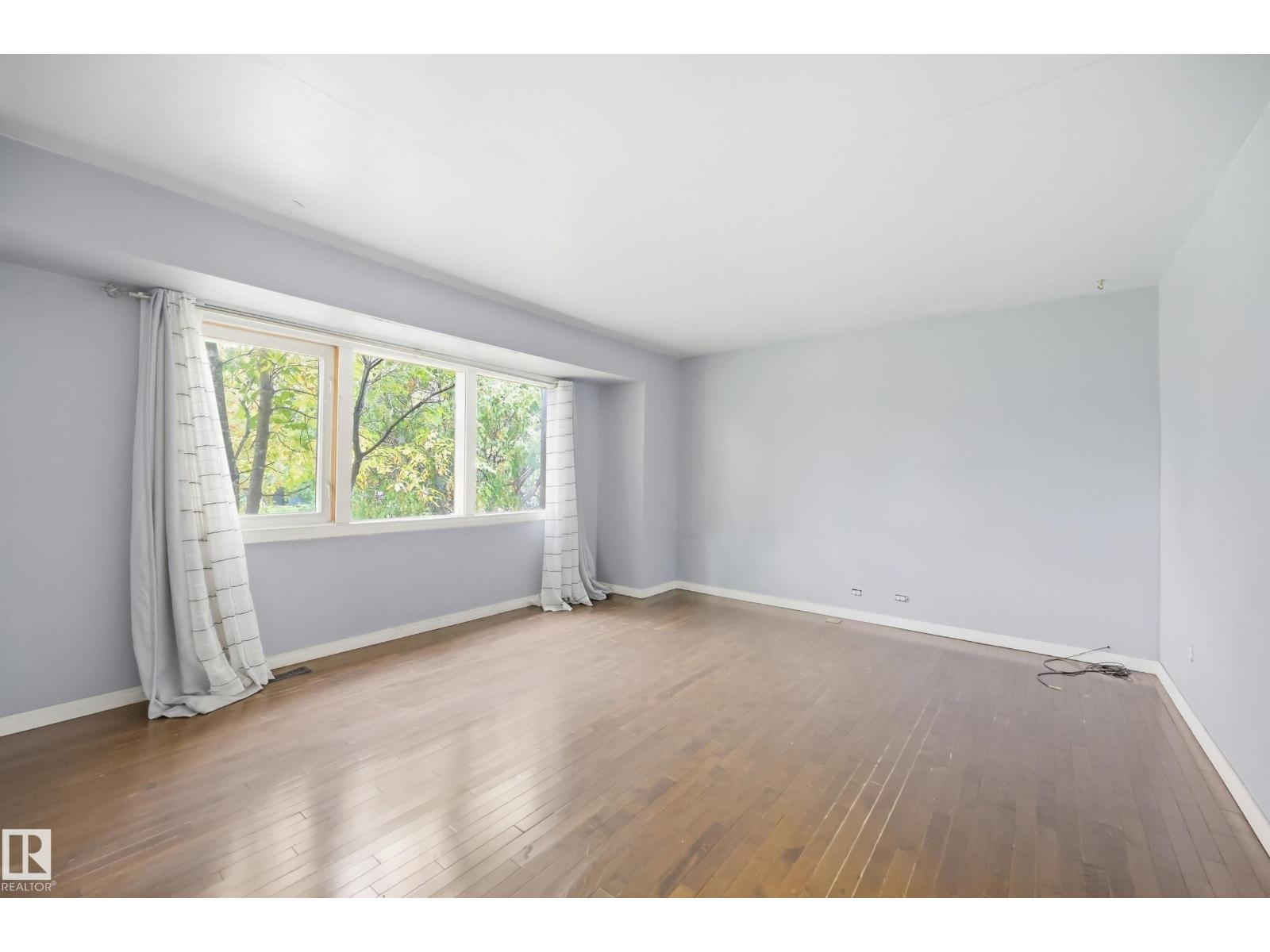 10910 117 ST NW - 10