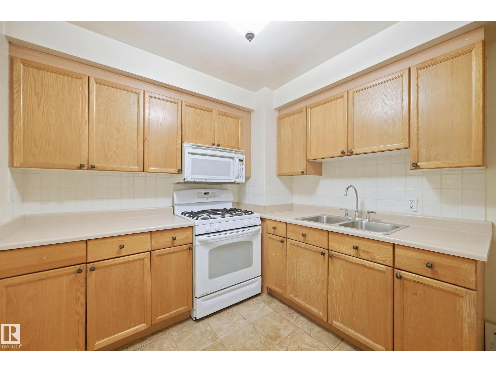 10910 117 ST NW - 16