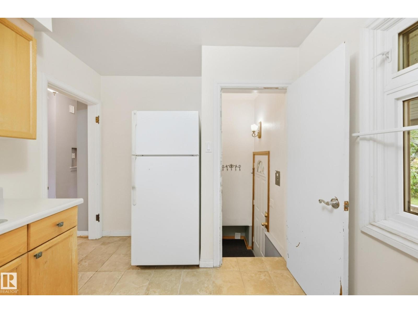 10910 117 ST NW - 17