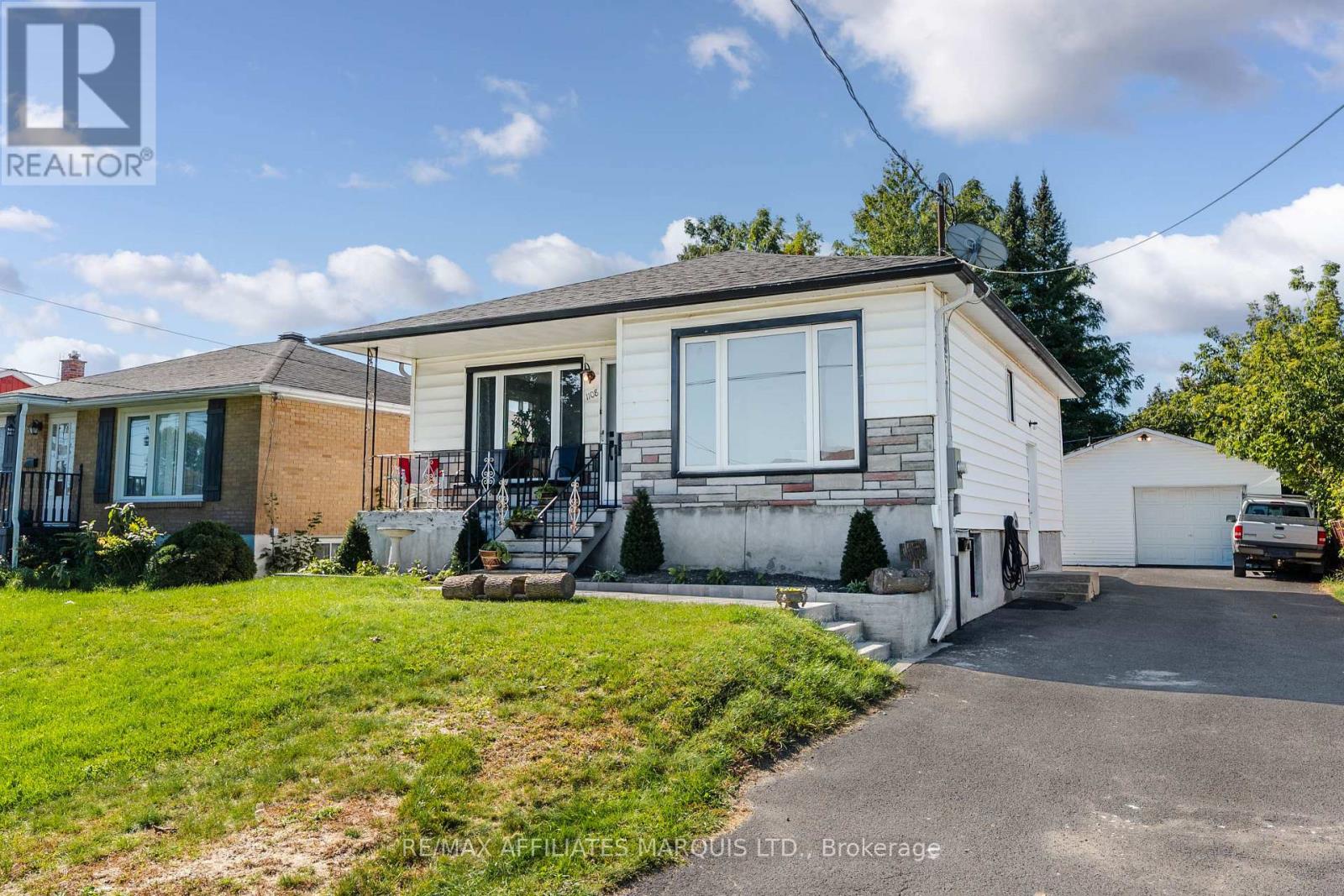 1108 DALY AVENUE, Cornwall — photo 2