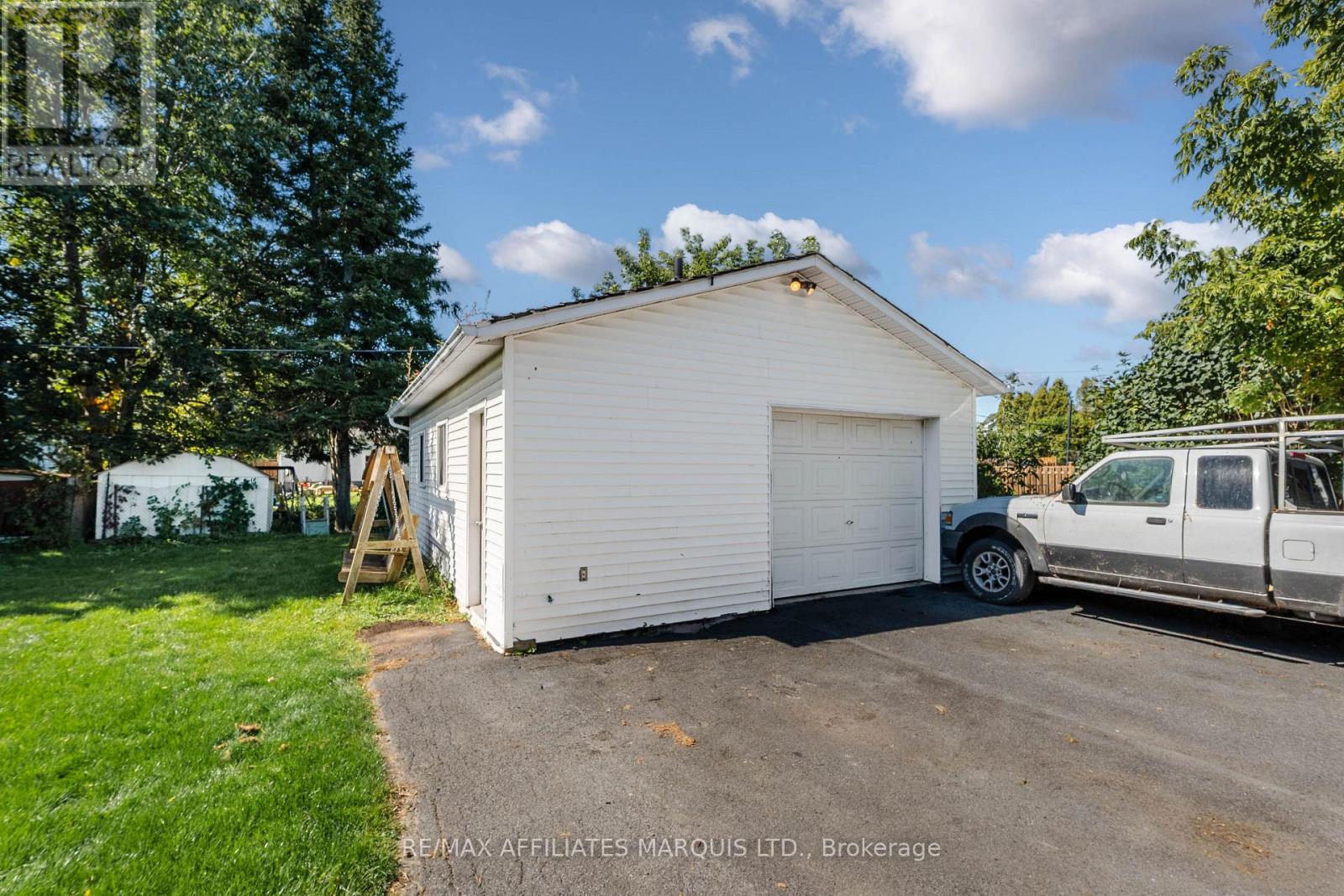 1108 DALY AVENUE - Image 33