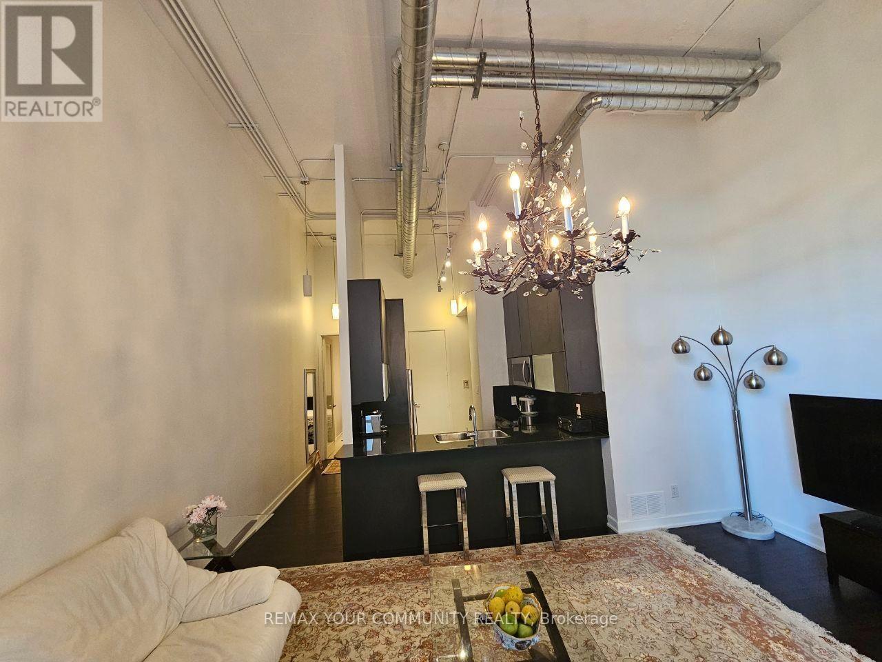 #210 380 MACPHERSON AVENUE - 11
