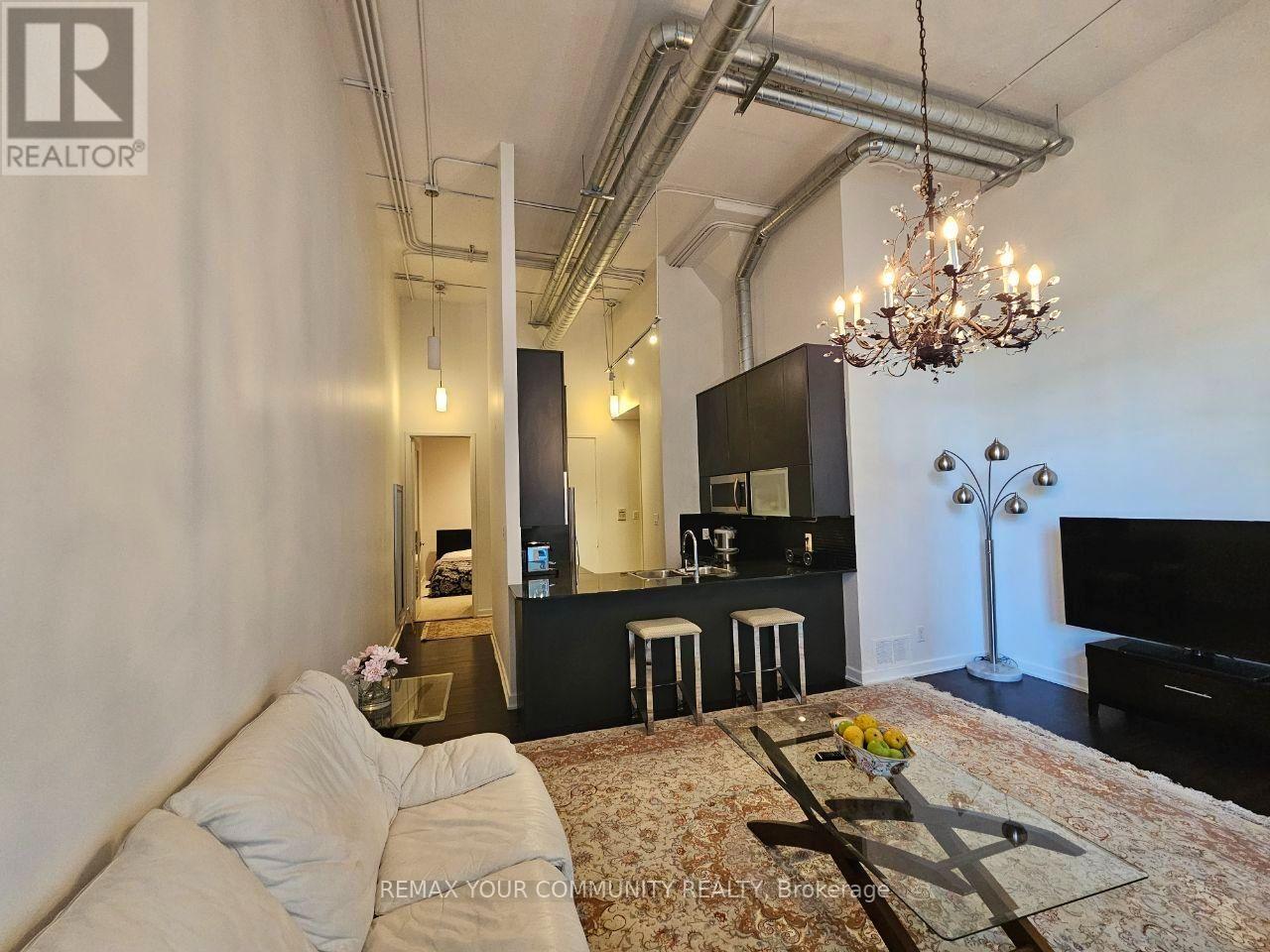 #210 380 MACPHERSON AVENUE - 12