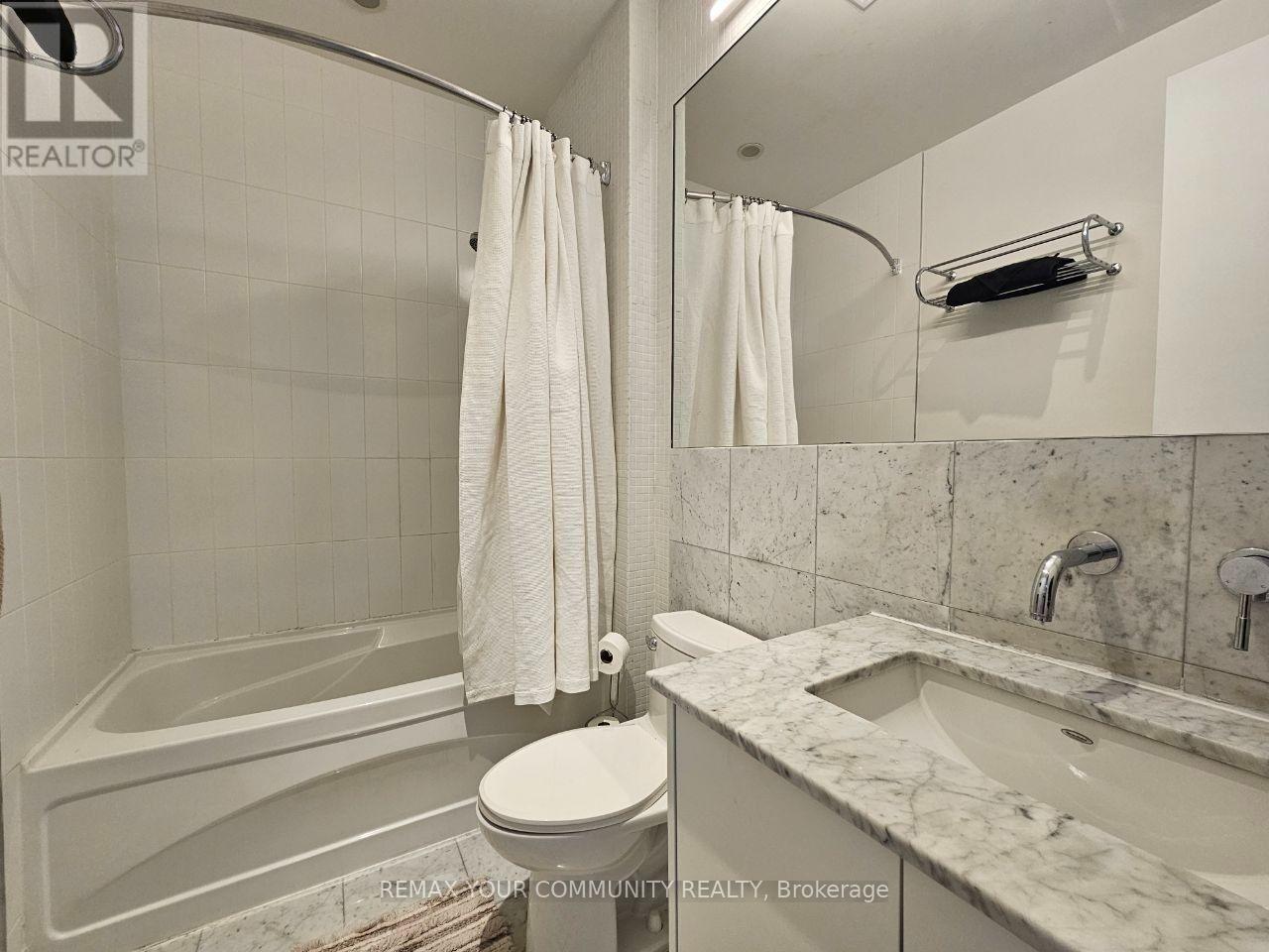 #210 380 MACPHERSON AVENUE - 17