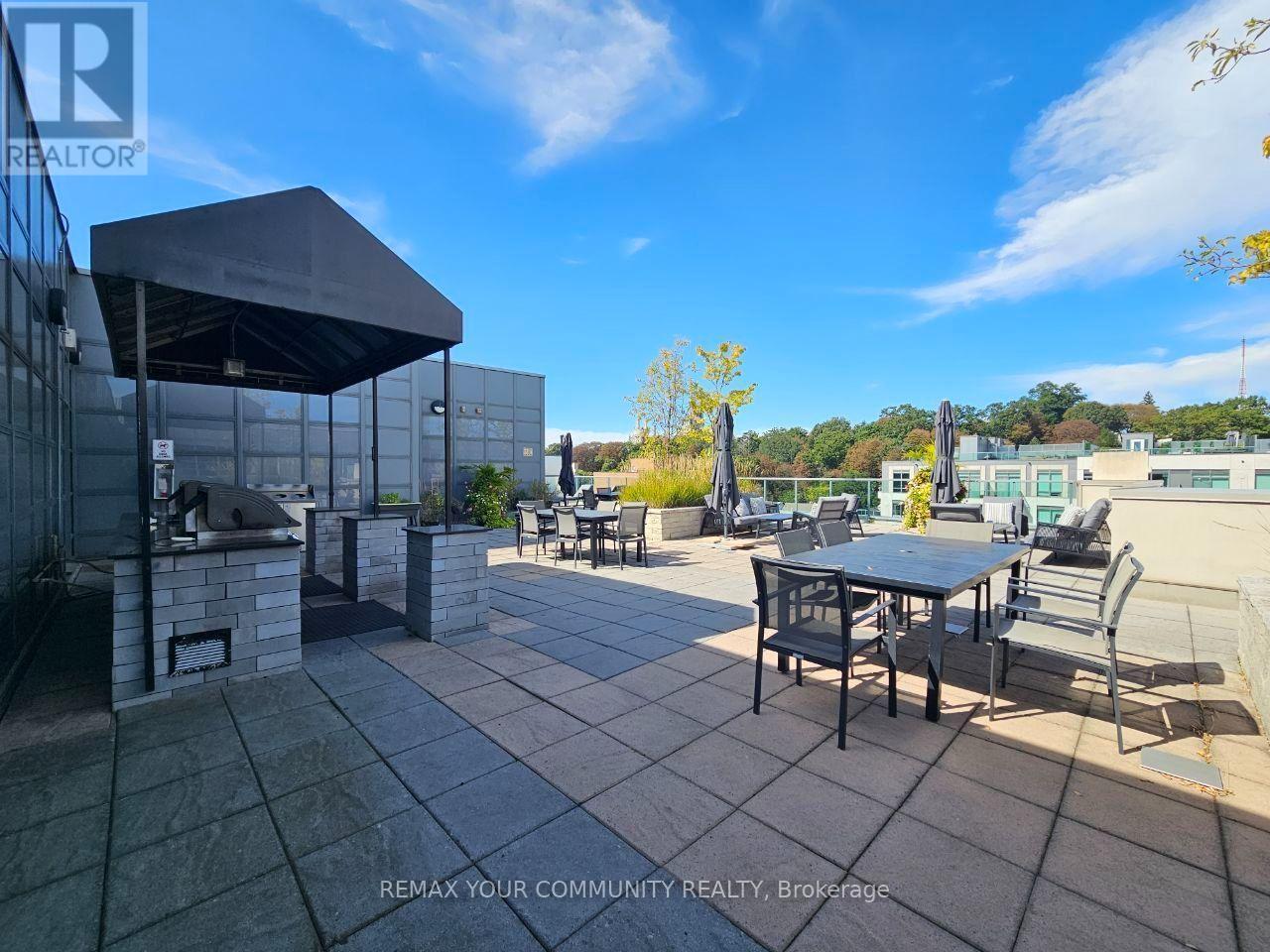 #210 380 MACPHERSON AVENUE - 24
