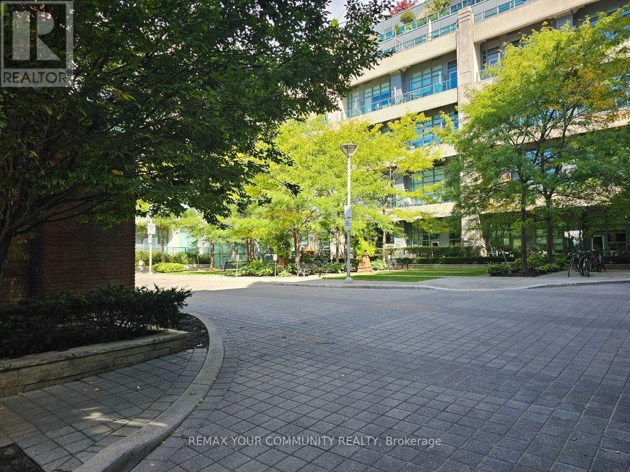 #210 380 MACPHERSON AVENUE - 39