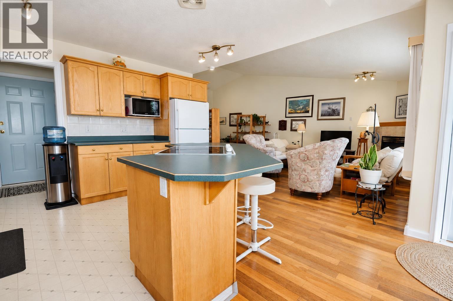 #10 11 EAGLE CRESCENT - 12
