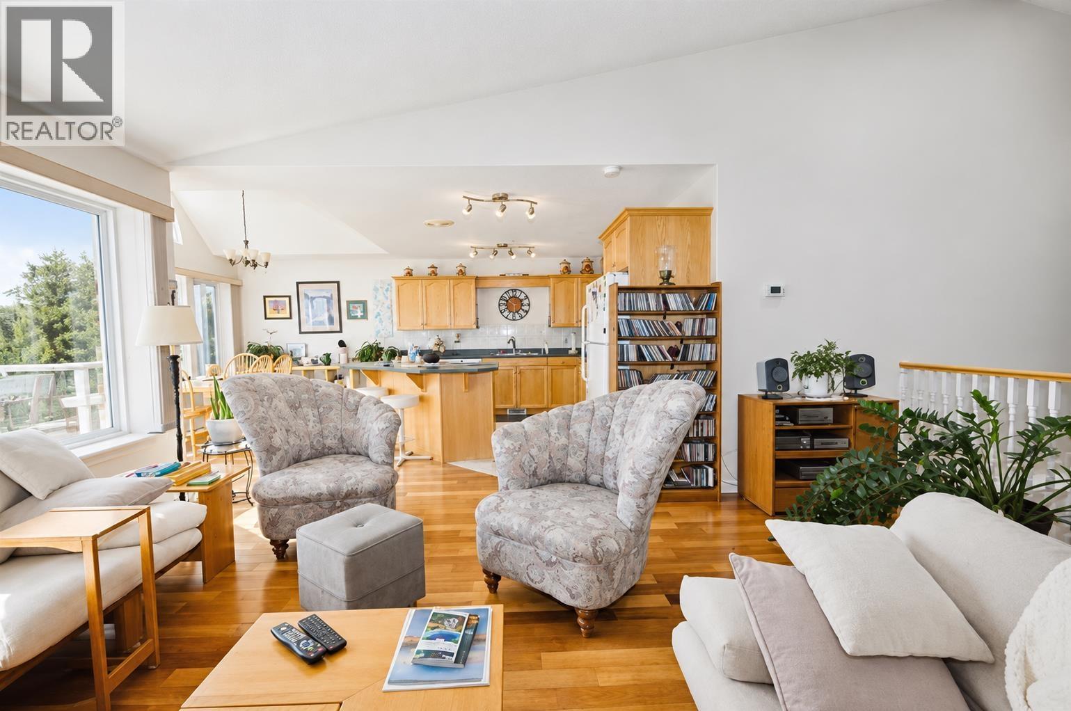 #10 11 EAGLE CRESCENT - Image 9
