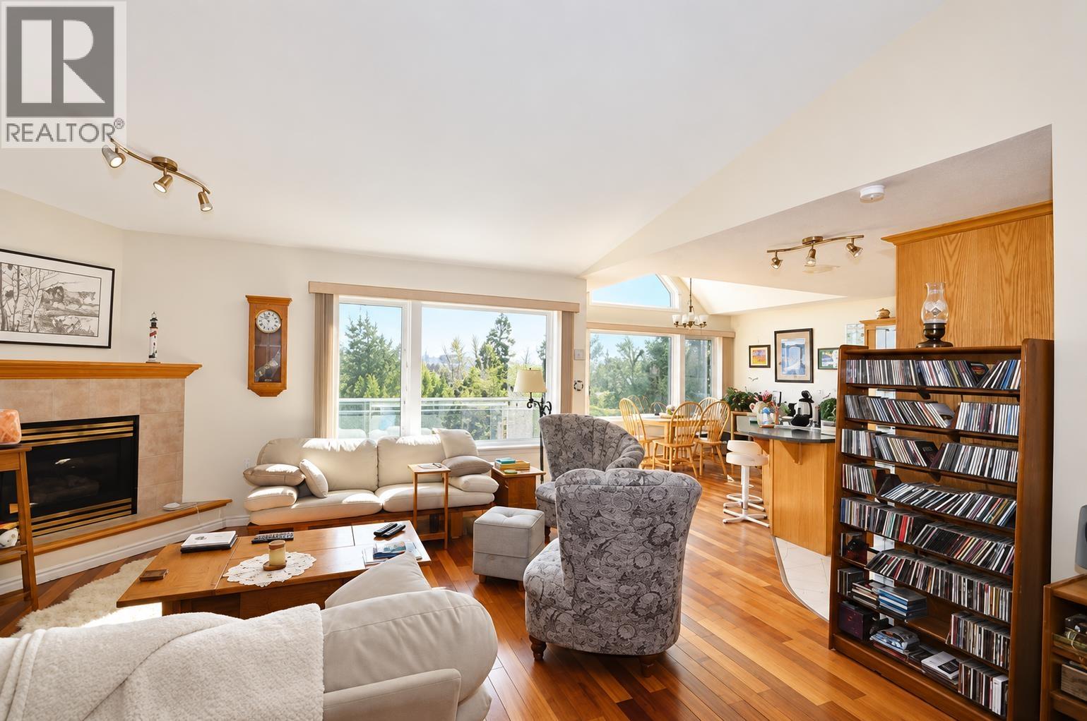 #10 11 EAGLE CRESCENT - Image 8