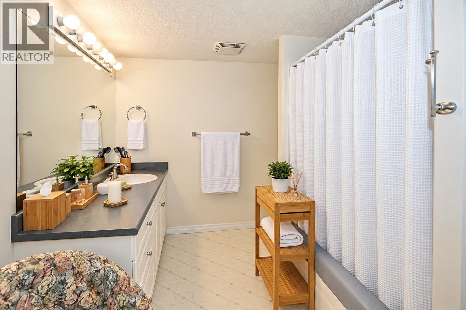 #10 11 EAGLE CRESCENT - 23