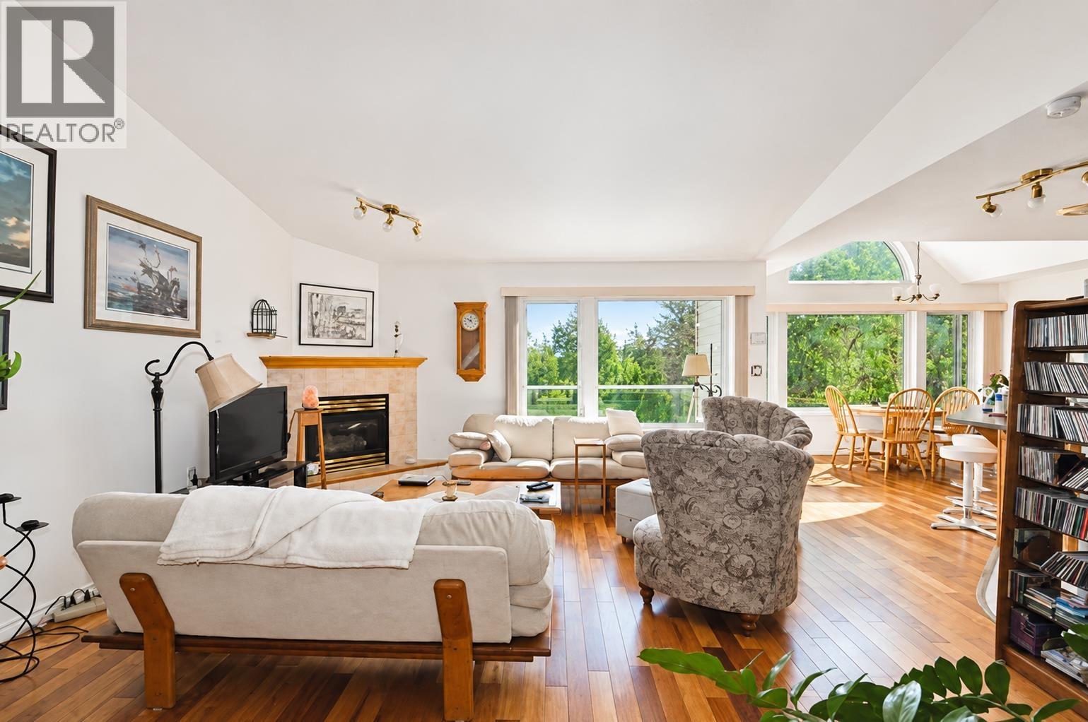 #10 11 EAGLE CRESCENT - 7