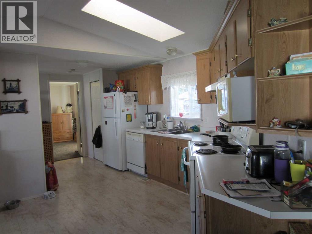 4613 51 Avenue - 8