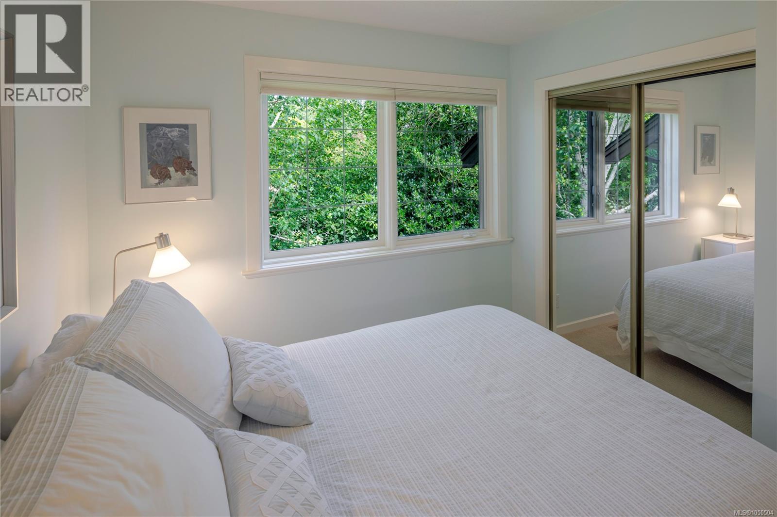 #8 1880 Chandler Ave - 25