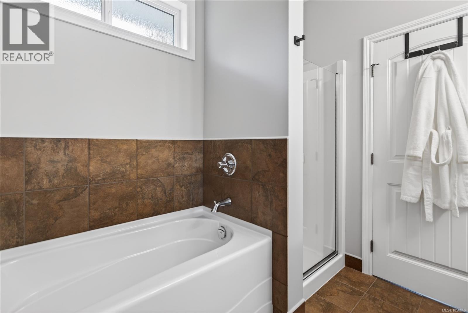 2557 Hebrides Cres - 14