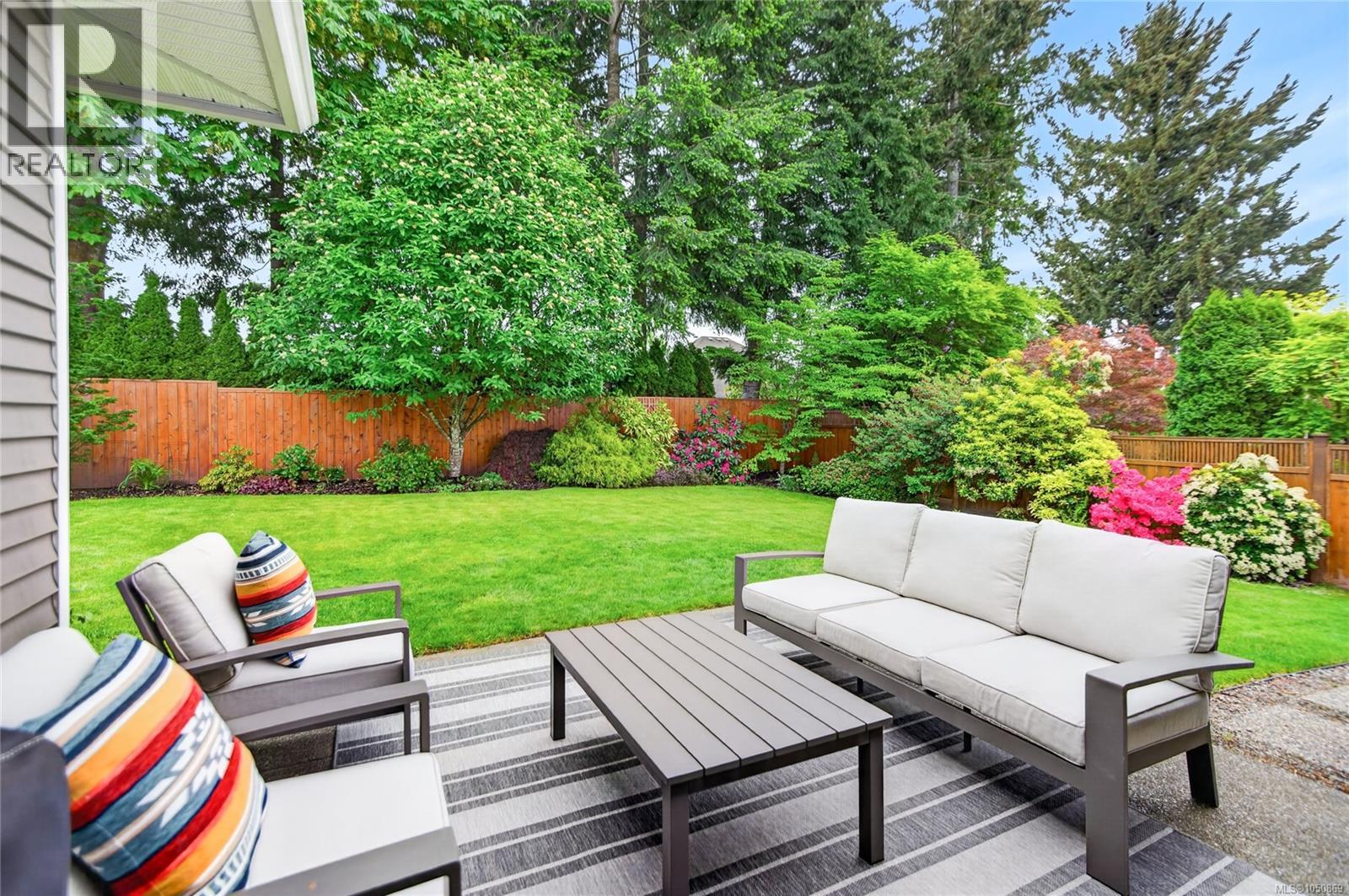 2557 Hebrides Cres - 20