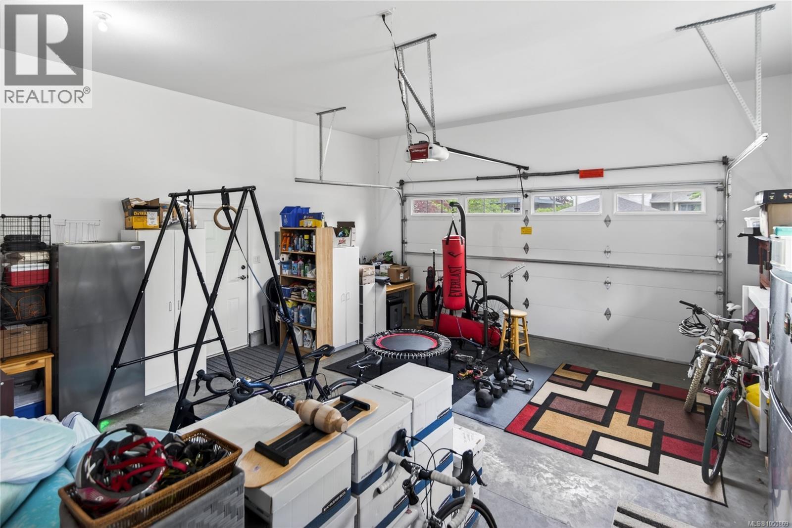 2557 Hebrides Cres - 29