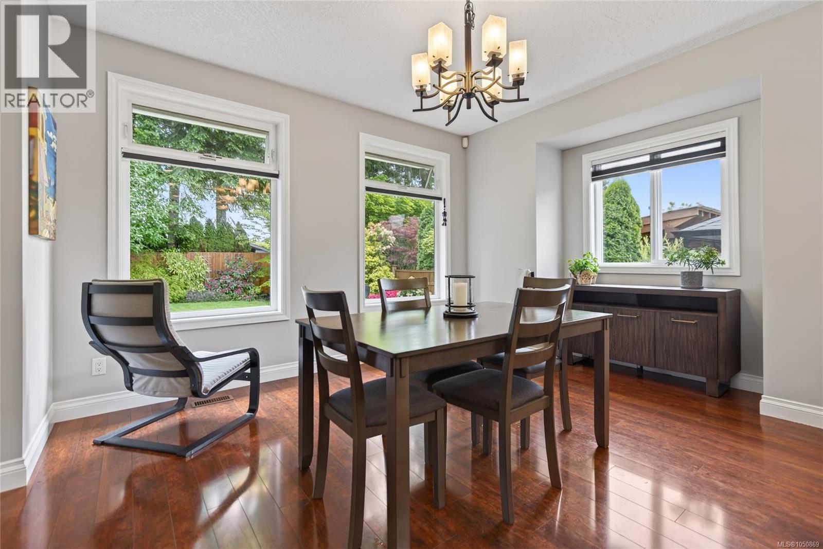 2557 Hebrides Cres - 5