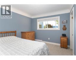 6390 Welch Rd, Central Saanich, BC V8M1W7 Photo 25