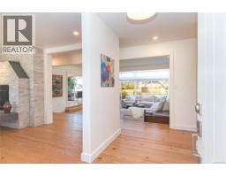 6390 Welch Rd, Central Saanich, BC V8M1W7 Photo 18
