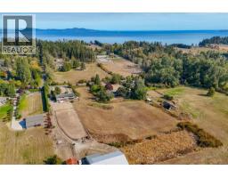 6390 Welch Rd, Central Saanich, BC V8M1W7 Photo 59