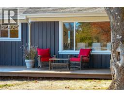 6390 Welch Rd, Central Saanich, BC V8M1W7 Photo 45