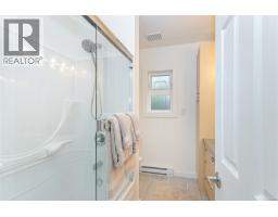 6390 Welch Rd, Central Saanich, BC V8M1W7 Photo 24