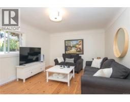 6390 Welch Rd, Central Saanich, BC V8M1W7 Photo 27