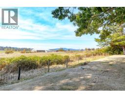6390 Welch Rd, Central Saanich, BC V8M1W7 Photo 36
