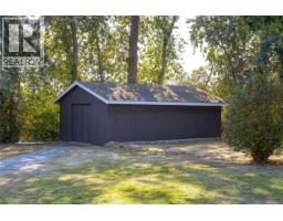 6390 Welch Rd, Central Saanich, BC V8M1W7 Photo 48