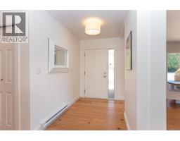 6390 Welch Rd, Central Saanich, BC V8M1W7 Photo 19