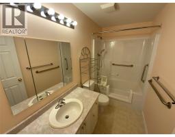 Kitchen - 2265 Atkinson Street Unit# 607, Penticton, BC V2A8R7 Photo 7