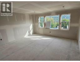 Partial bathroom - 209 12th Avenue Frontage Road, Genelle, BC V0G1G0 Photo 8