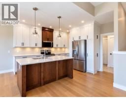 Full ensuite bathroom - 1741 9th Street Se, Salmon Arm, BC V1E0G9 Photo 6