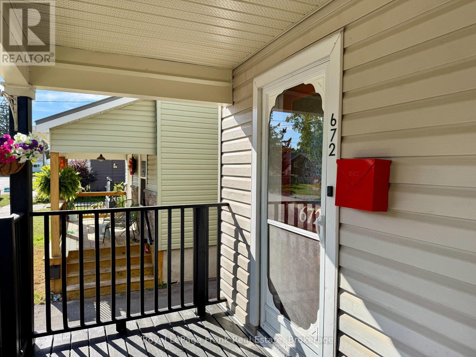 672 ROMAINE STREET - 5