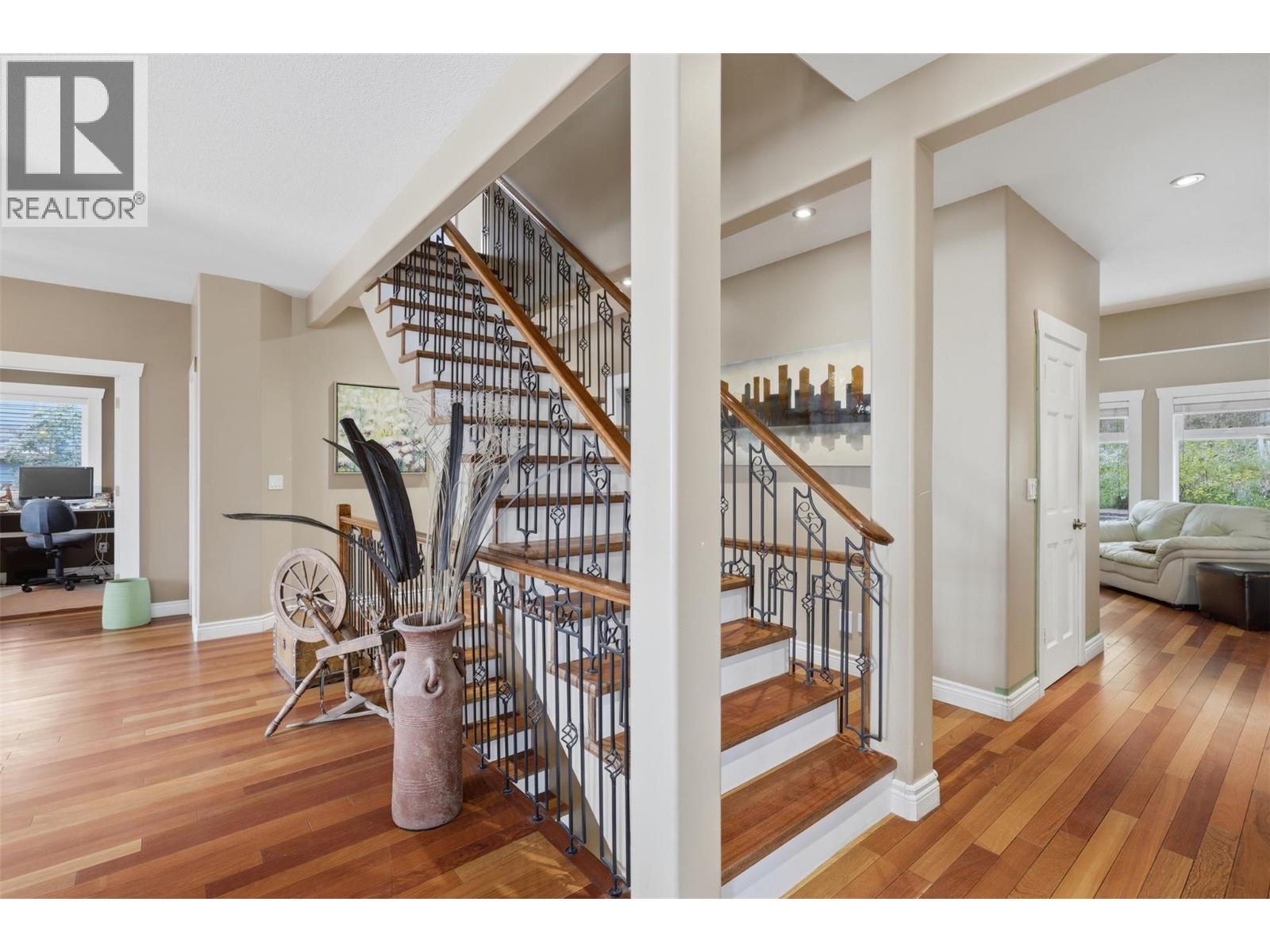 450 Azure Place - 16