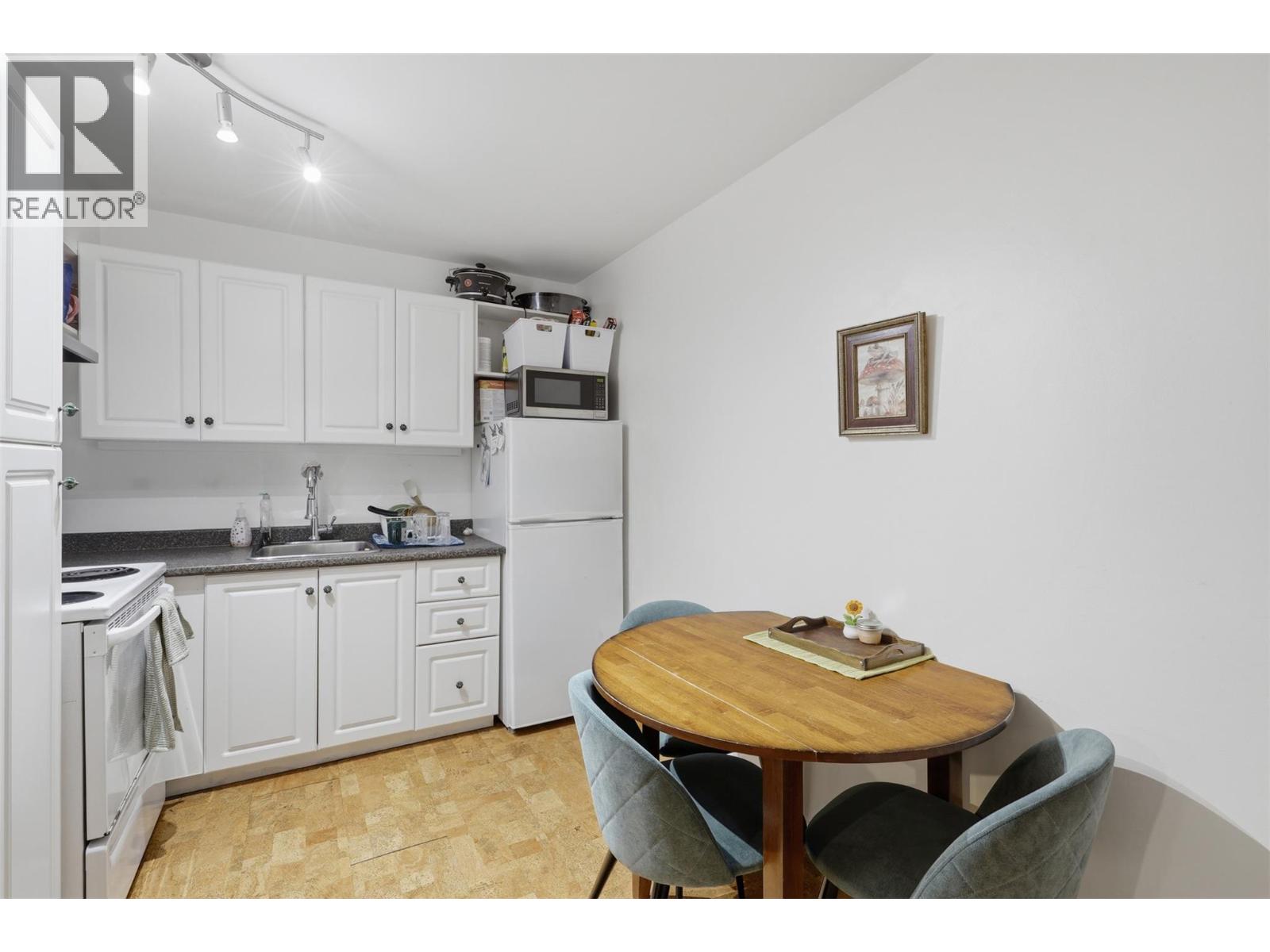 450 Azure Place - Image 29