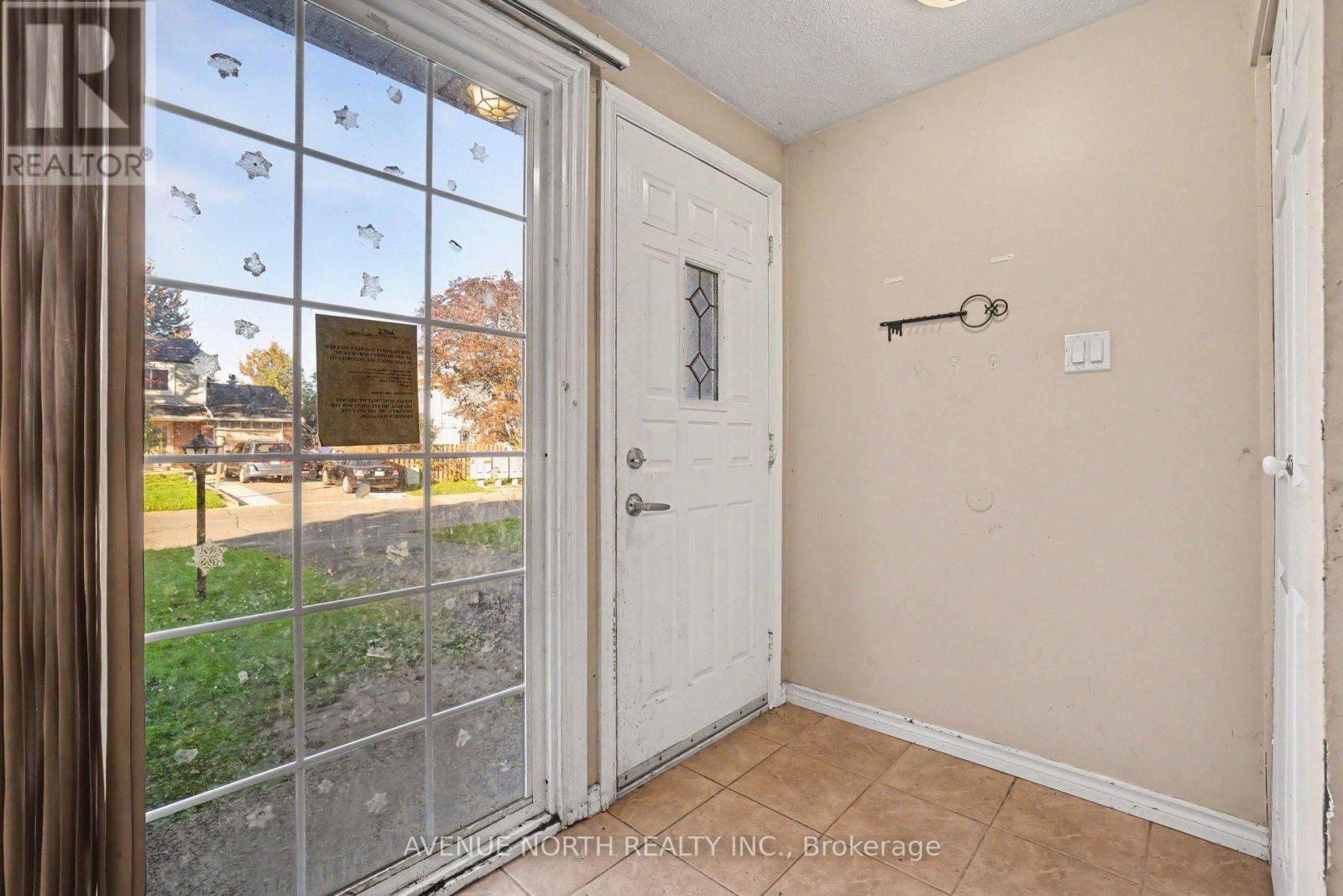68 DOWNSVIEW CRESCENT - 3