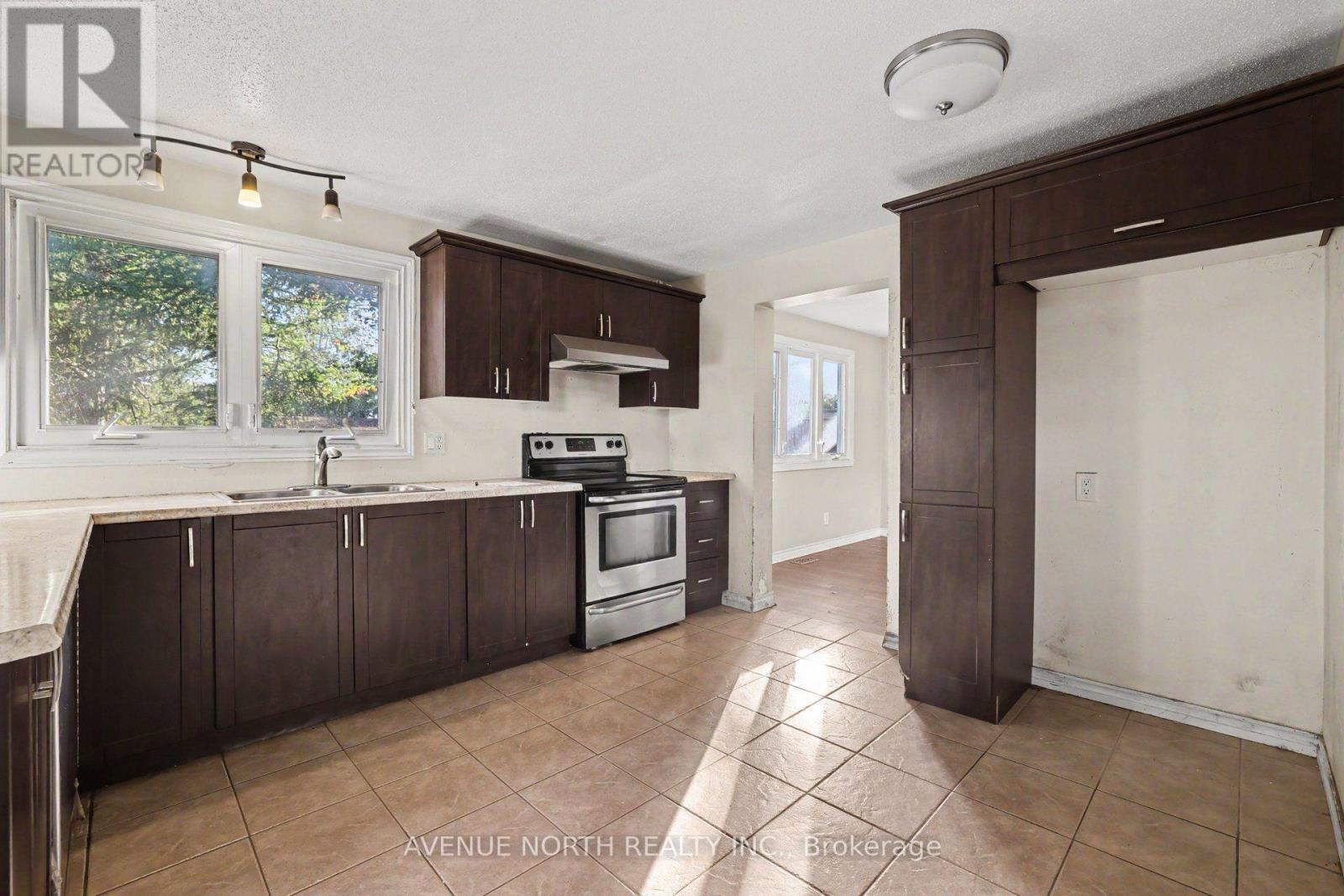 68 DOWNSVIEW CRESCENT - 4
