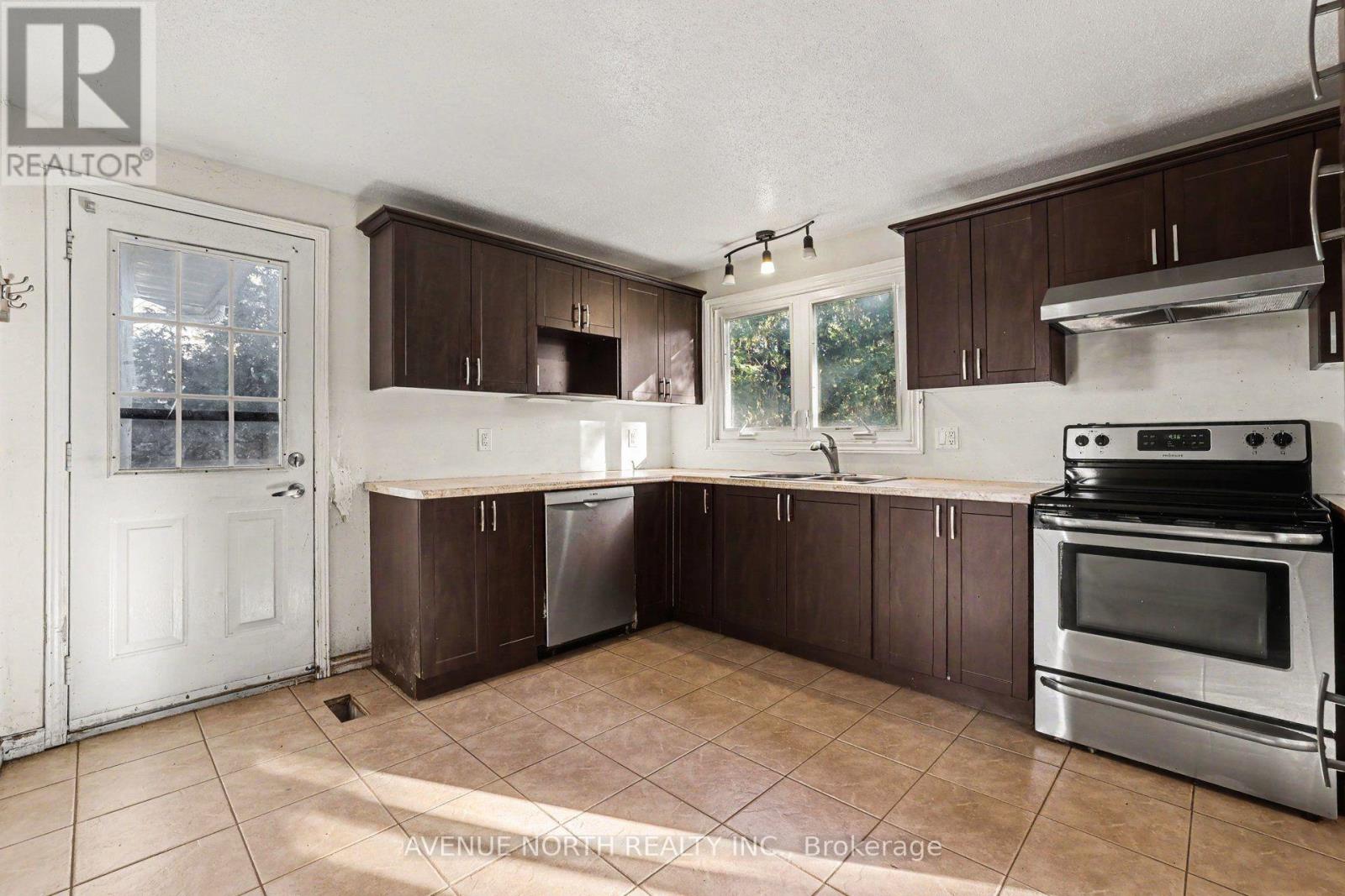 68 DOWNSVIEW CRESCENT - 5