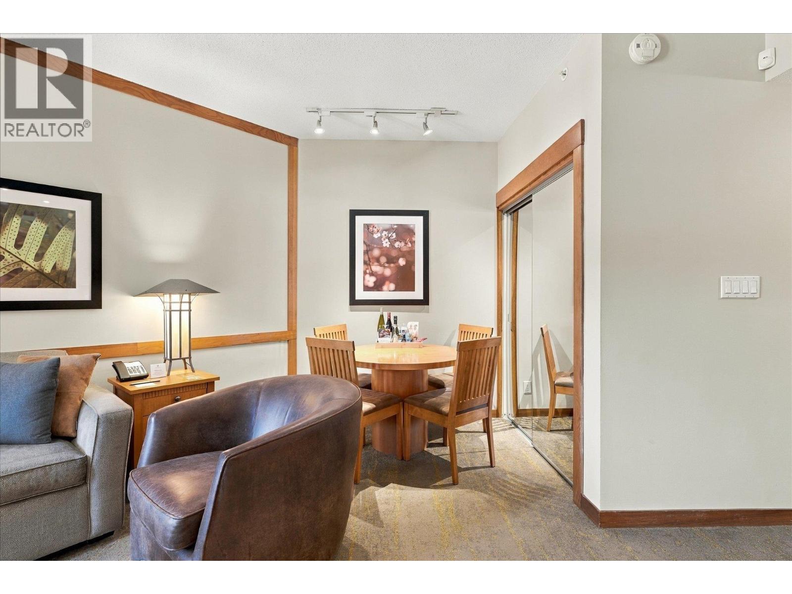 #520 4320 SUNDIAL Crescent, Whistler, British Columbia, V8E1G6, Whistler, British Columbia — photo 4 of 5