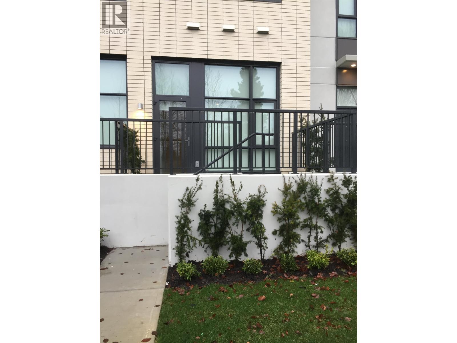 #102 4427 CAMBIE Street, Vancouver, British Columbia, V5Z2Y8, Vancouver, British Columbia — photo 2 of 5